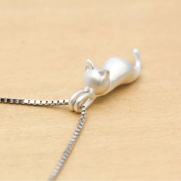 .925 sterling silver Cat Pendant and chain 18in included - Picture 5 of 7